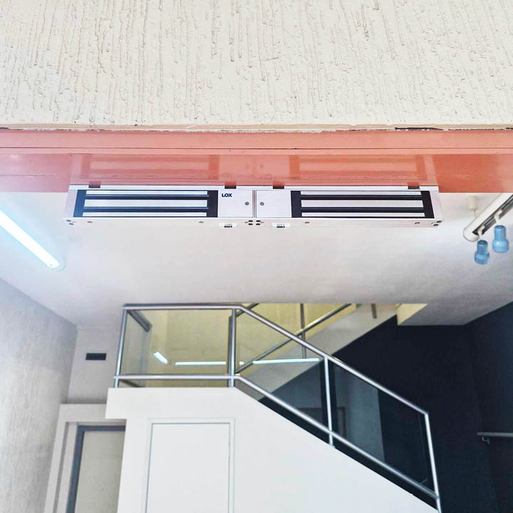 Electro magnetic commercial lock Electro magnetic commercial lock